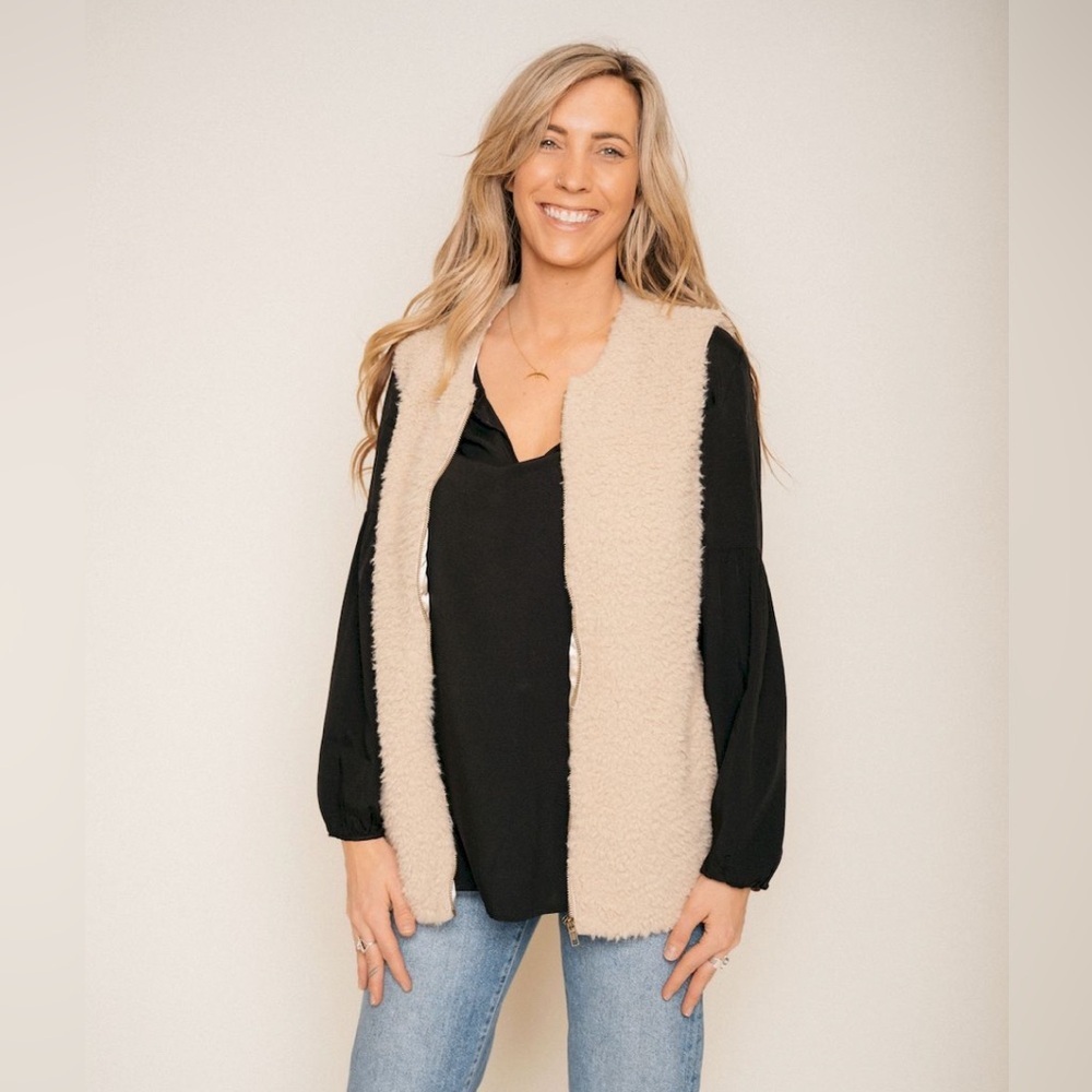 Jackson Rowe Cream Winter Fell Sherpa Vest NWT
